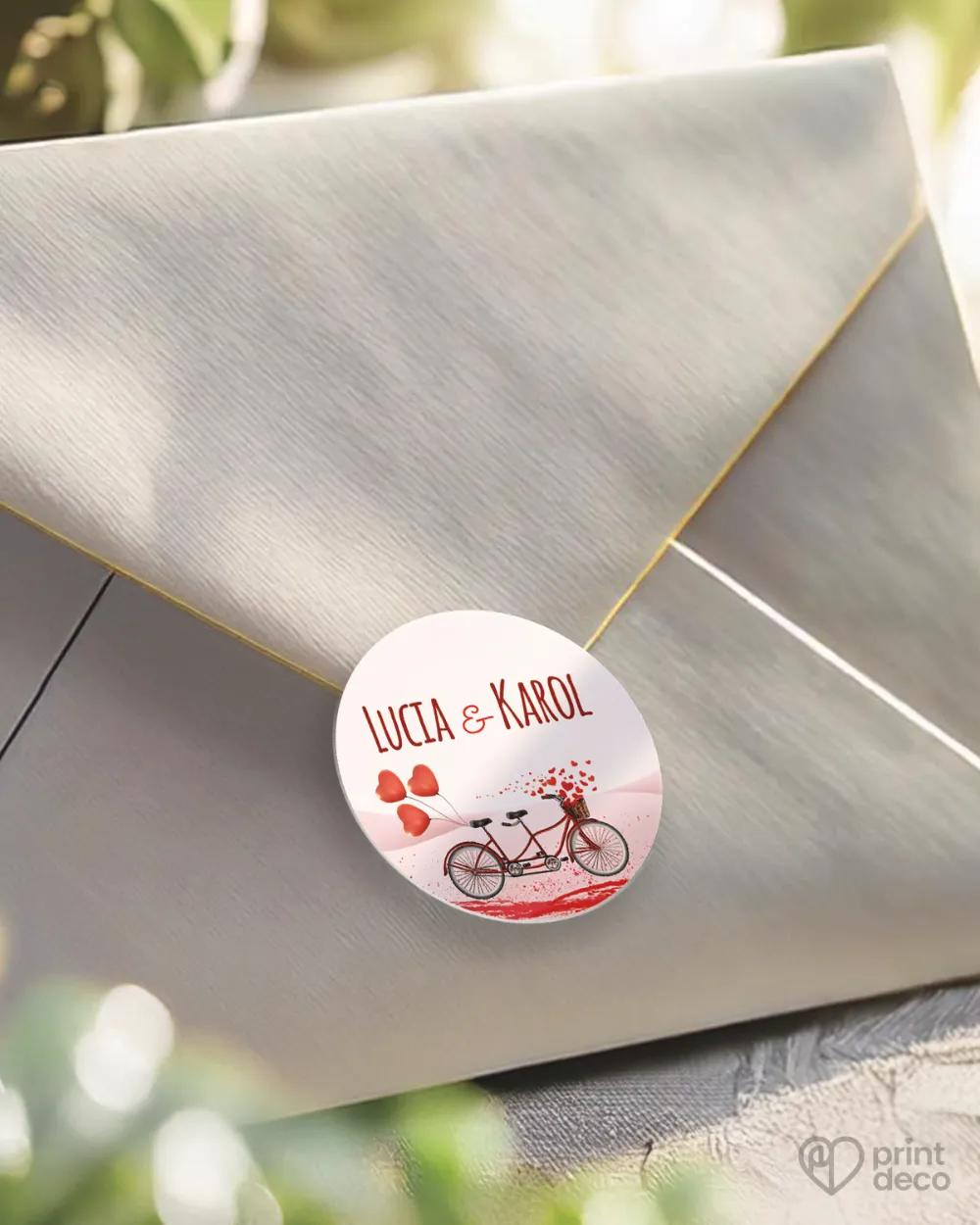 Mini nálepky na obálky / darčeky s motívom svadobný bicykel