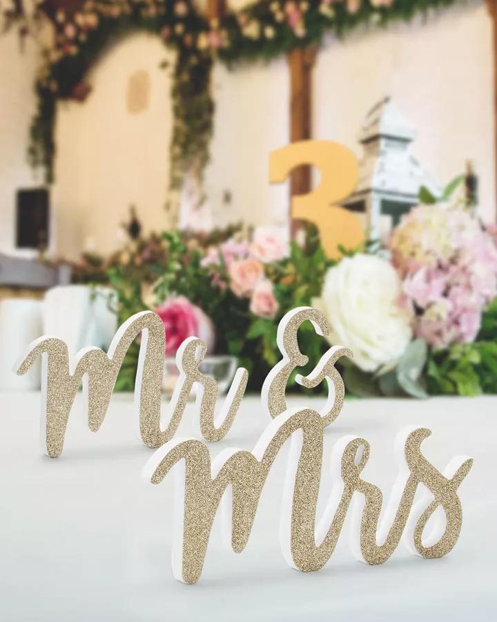 Mr & Mrs drevená dekorácia zlato-biela