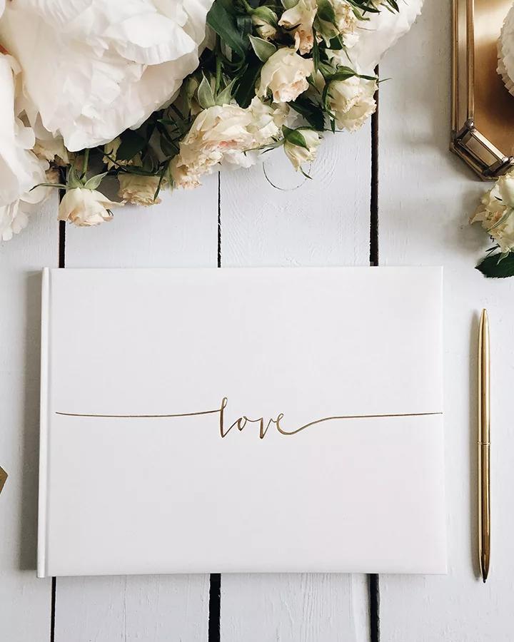 Luxusná pamätná kniha biela s nápisom "love" 1/3