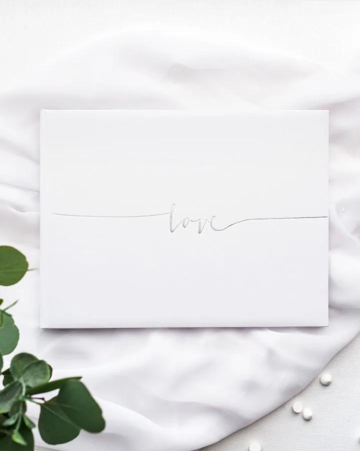 Luxusná pamätná kniha biela so strieborným nápisom "love" 1/3