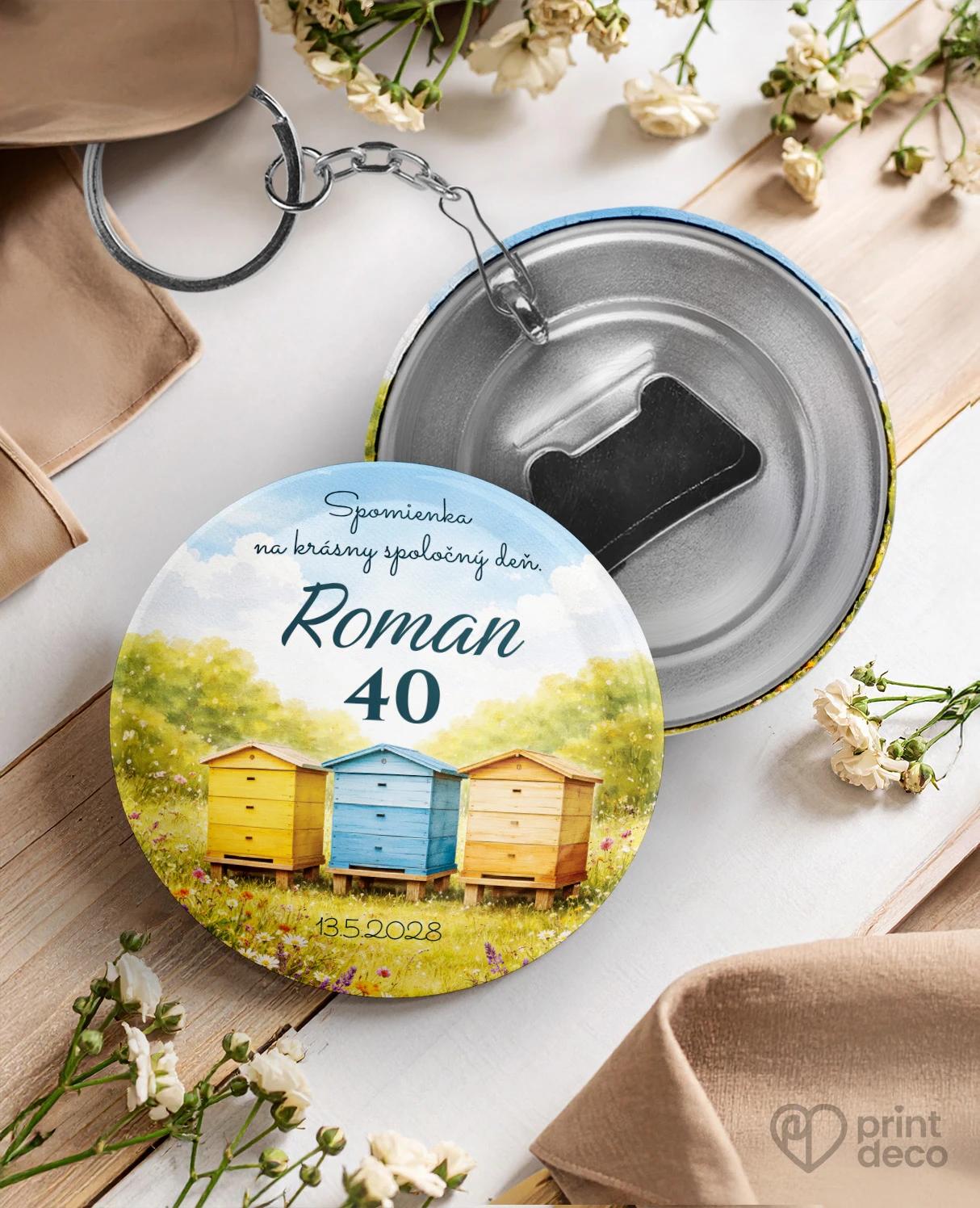 Kovová kľúčenka s otváračom z oslavy pre včelára 03