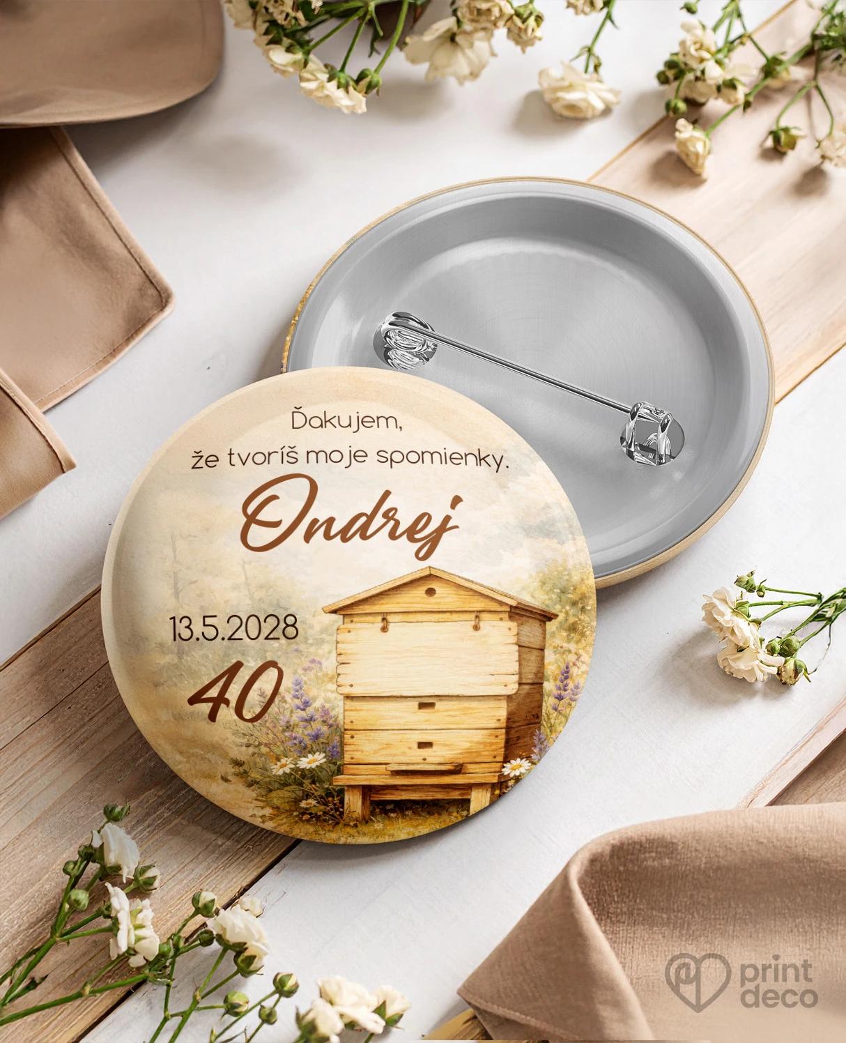 Pamätné kruhové odznaky z oslavy pre včelára 05