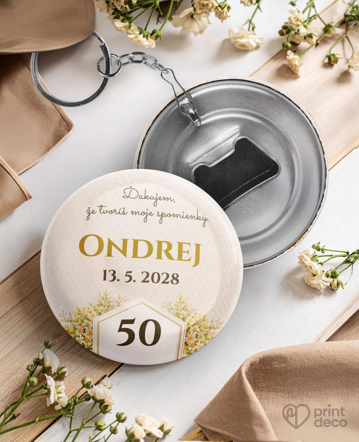 Kovová kľúčenka s otváračom z oslavy pre včelára 08