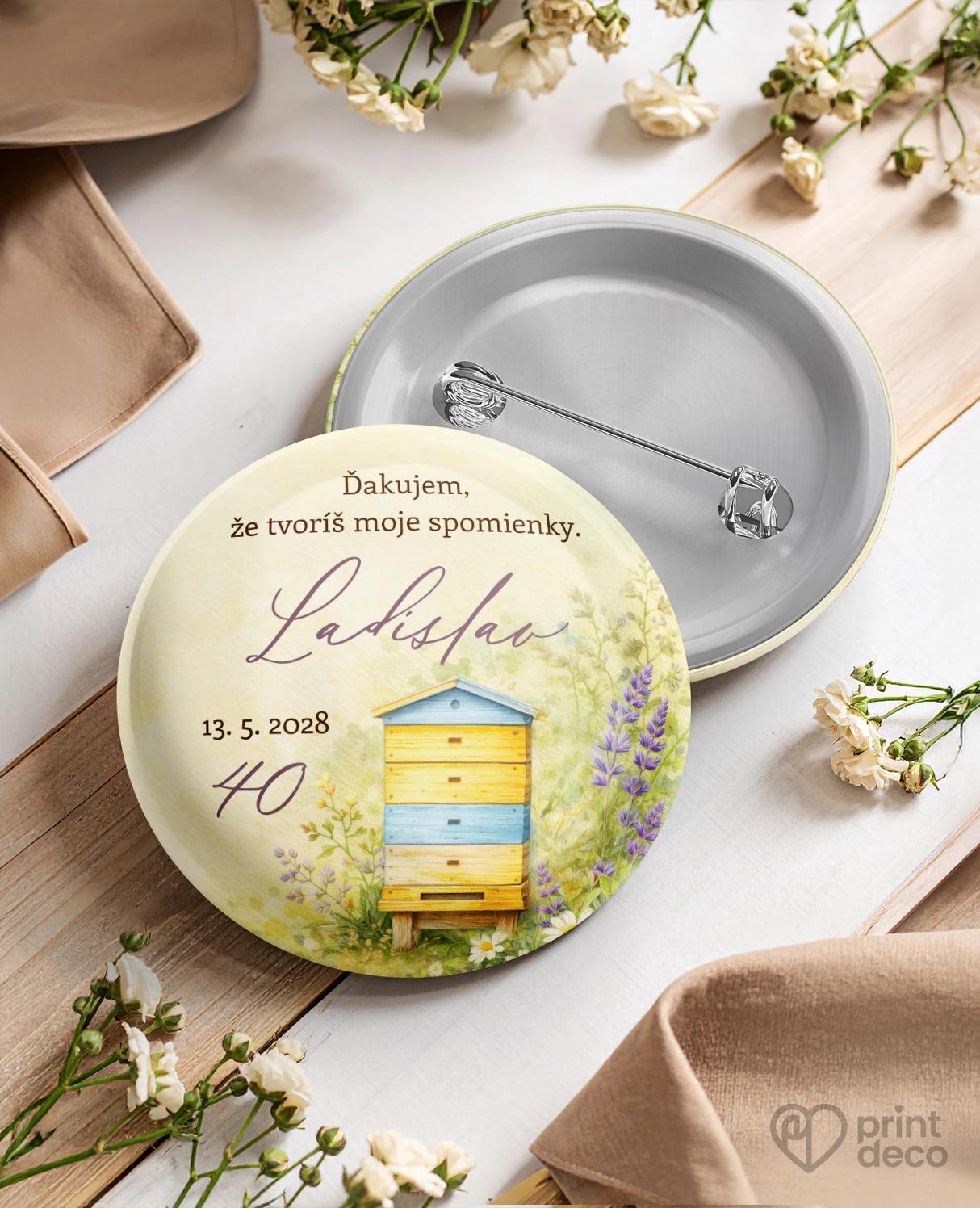 Pamätné kruhové odznaky z oslavy pre včelára 17