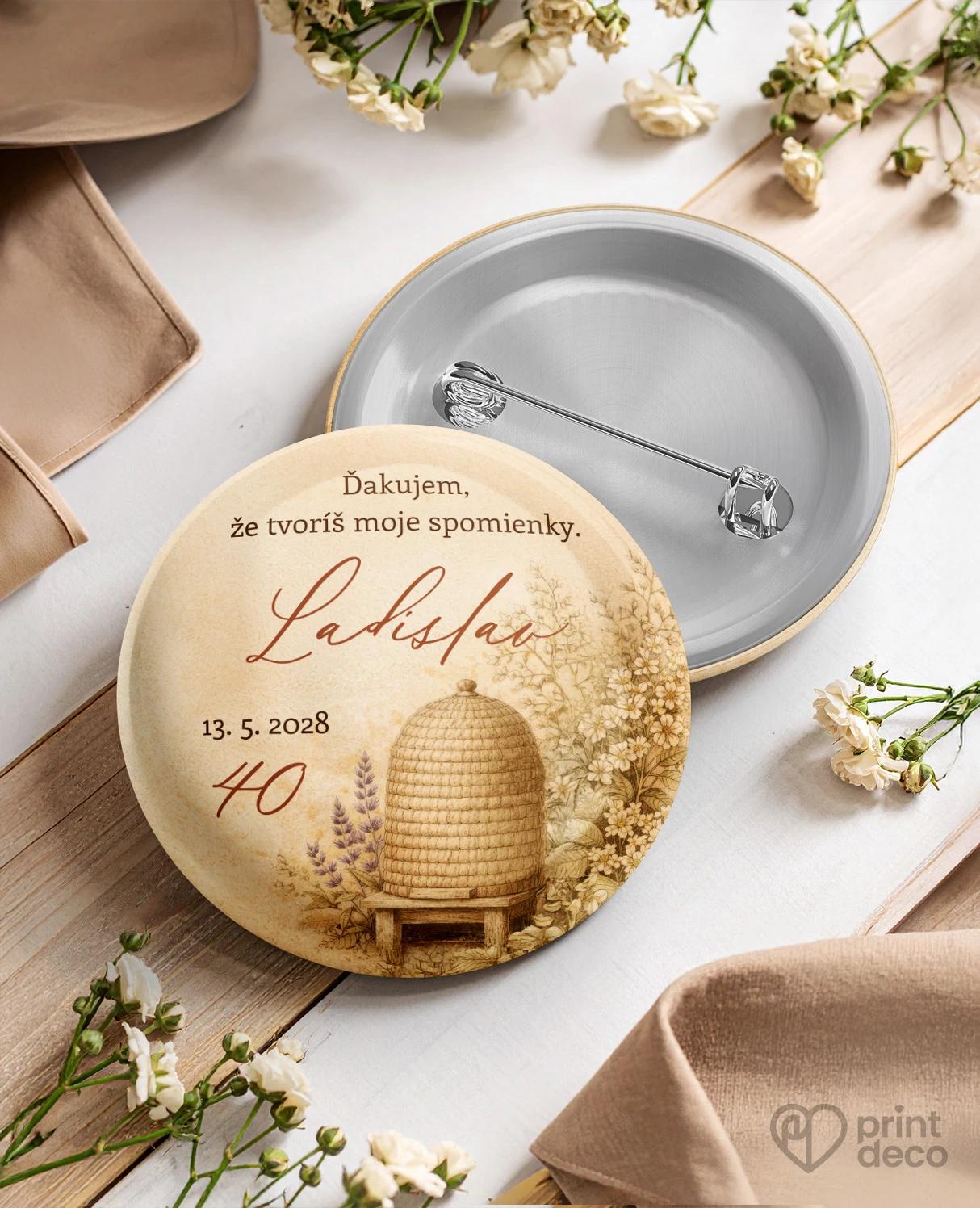 Pamätné kruhové odznaky z oslavy pre včelára 18