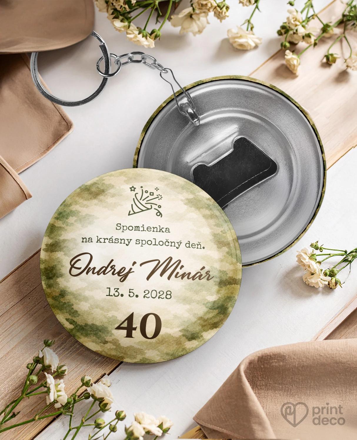 Kovová kľúčenka s otváračom z oslavy pre vojaka 02