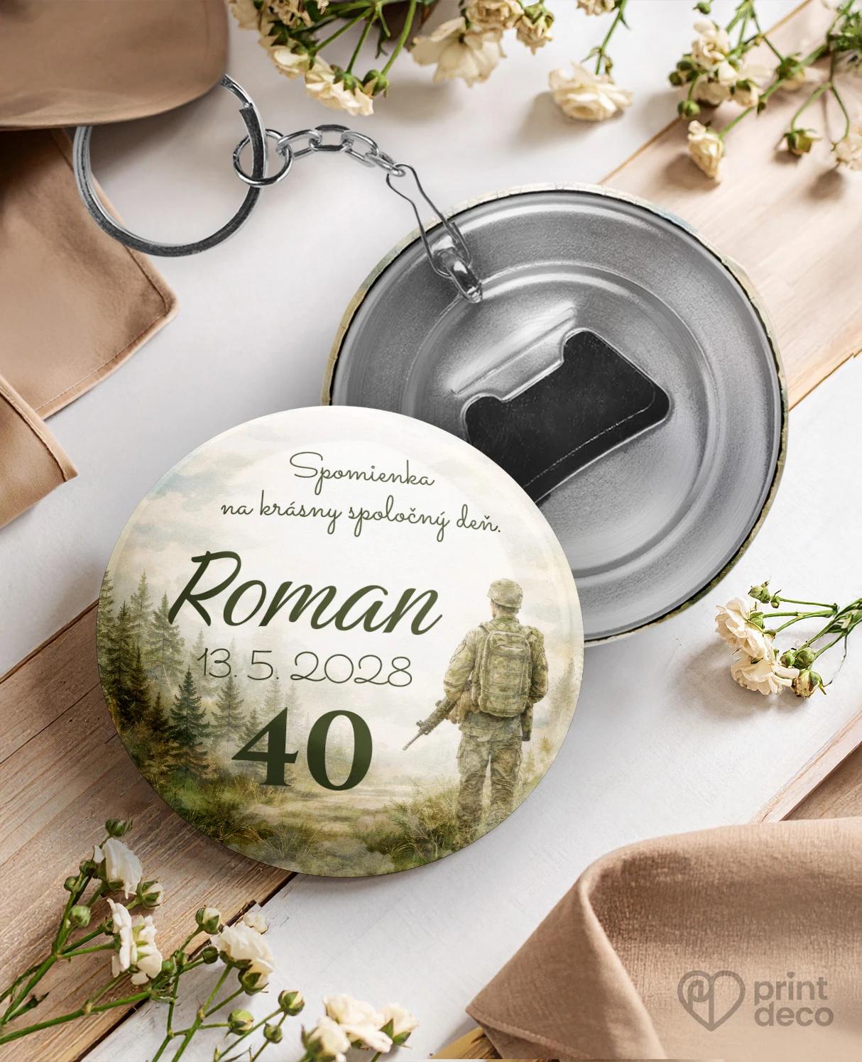 Kovová kľúčenka s otváračom z oslavy pre vojaka 03