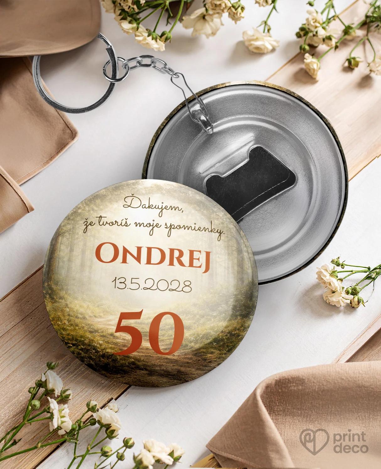 Kovová kľúčenka s otváračom z oslavy pre hubára 02