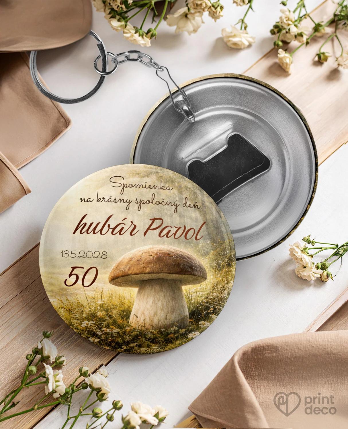 Kovová kľúčenka s otváračom z oslavy pre hubára 04