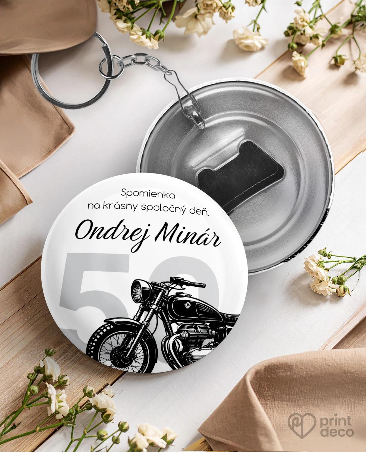 Kovová kľúčenka s otváračom z oslavy pre motorkára 03