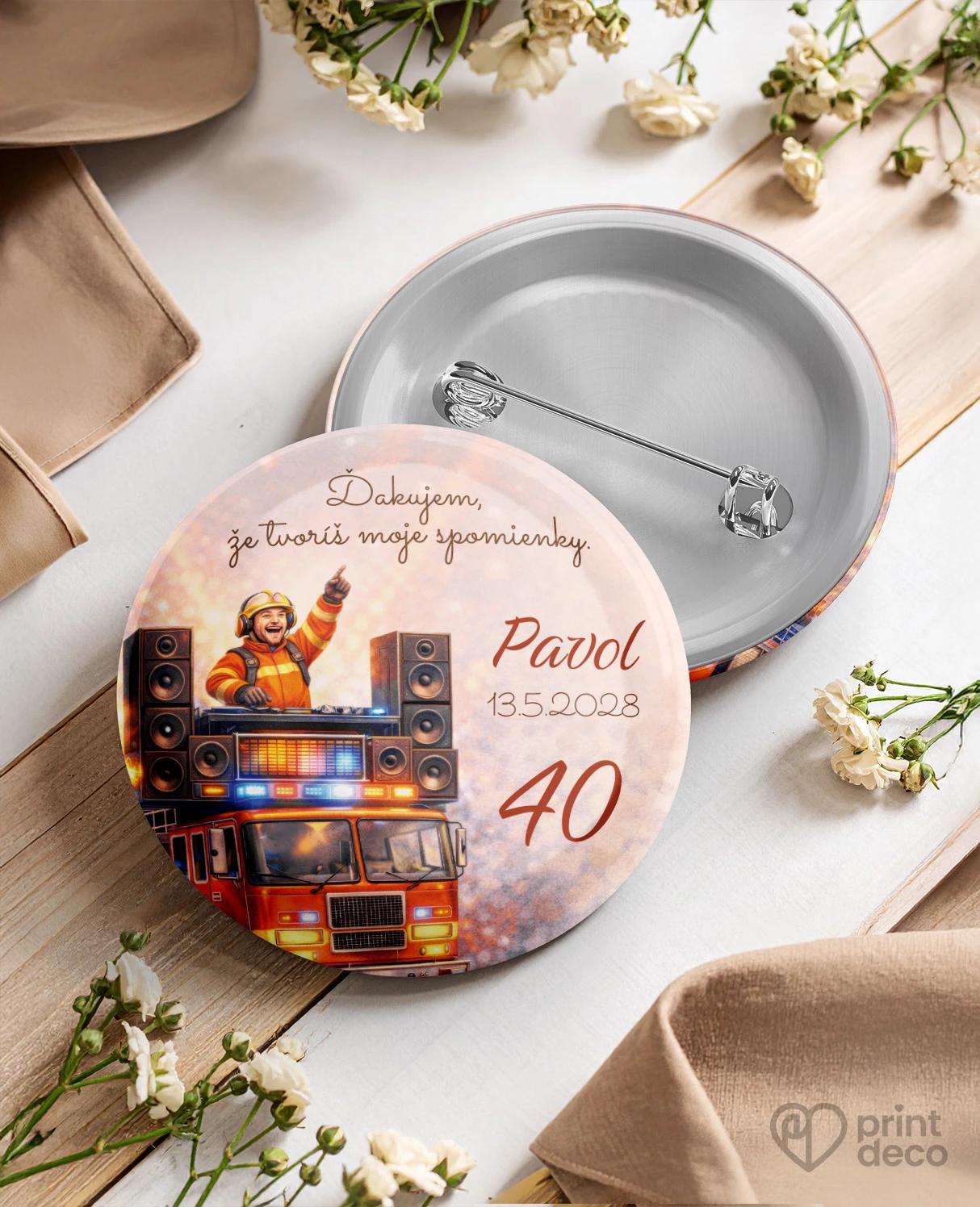 Pamätné kruhové odznaky z oslavy pre hasiča 04