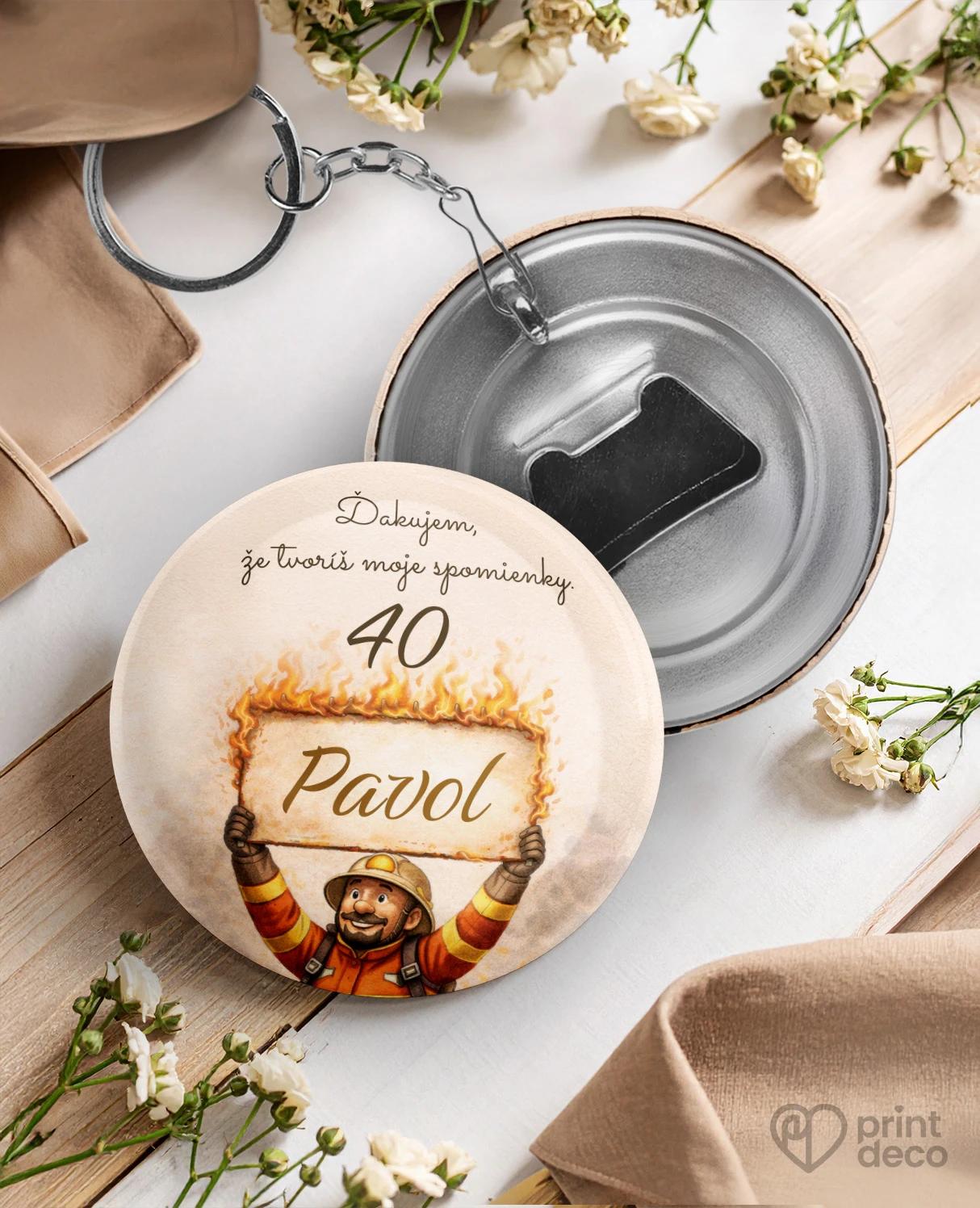 Kovová kľúčenka s otváračom z oslavy pre hasiča 05